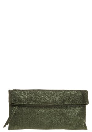 Dunkelgrüne, strukturierte Umschlag-Clutch mit Reißverschluss und Handschlaufe auf der linken Seite.