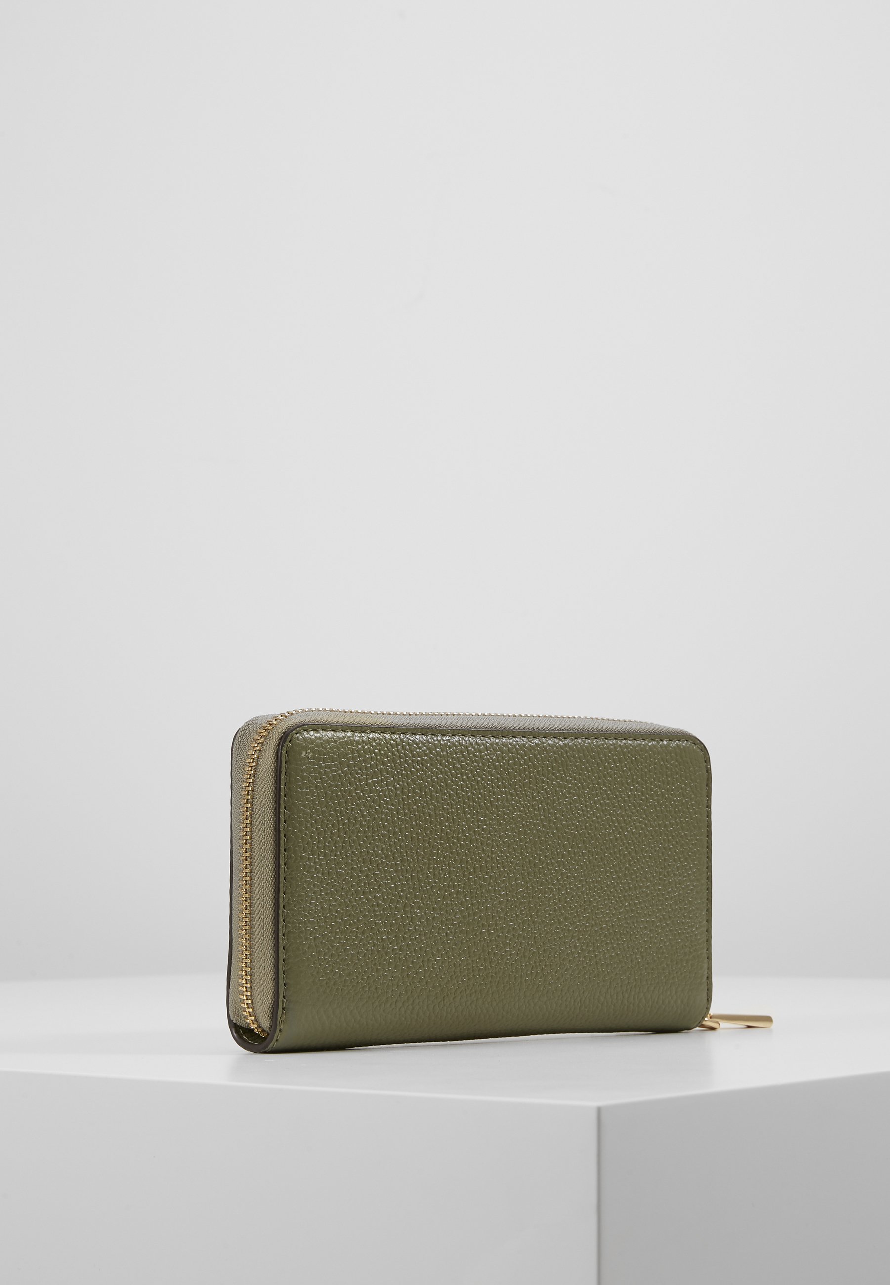 michael kors leopard wallet