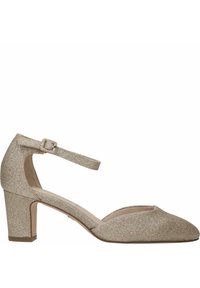 Glitterige gouden hoge hak schoen met een enkelbandje, spitse neus en een textuurafwerking. Voorzien van een stevige blokhak voor ondersteuning.