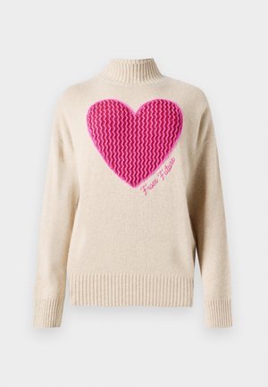 Maglione beige con collo a perkins a coste, con un grande cuore a zigzag rosa e il testo "From Future" ricamato in rosa.