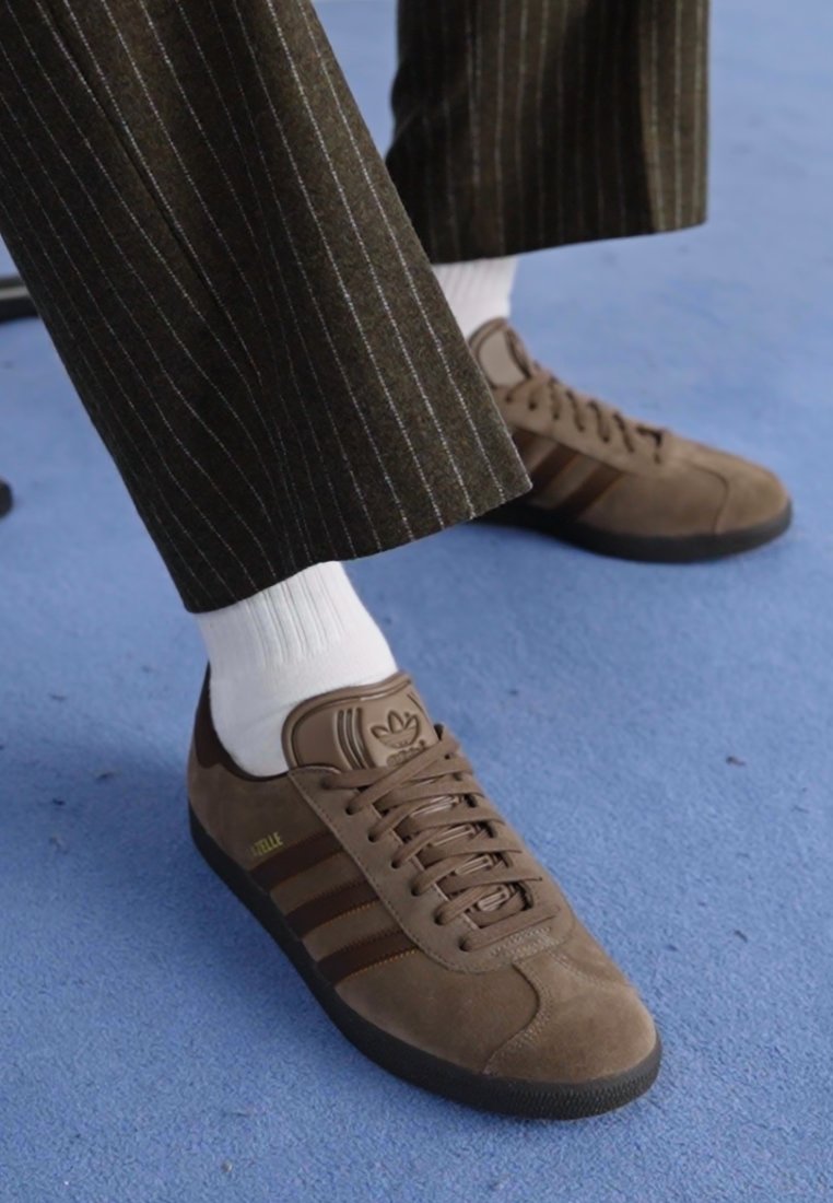adidas Originals GAZELLE UNISEX - Trainers - earth strata/brown