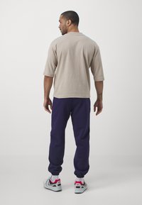 Nike Performance ENGLAND ENT ISSUE PANT - Joggebukse - purple ink/pale ivory/sesame