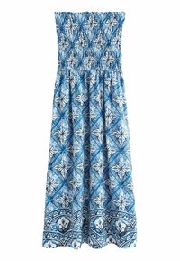 Blå og hvid strapless kjole med smocket liv, prydet med indviklede blomster mønstre og en udstående, tekstureret nederdel.