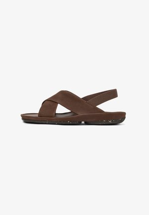 Braune Flip-Flop-Sandalen mit weichem, strukturiertem Obermaterial, Kreuzriemendesign und einer flexiblen Sohle mit gesprenkelten Akzenten.