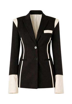 Blazer nero su misura con pannelli bianchi accentuati su spalle, polsini delle maniche, vita e tasca sul petto, con due bottoni frontali.