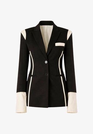 Blazer nero su misura con pannelli bianchi accentuati su spalle, polsini delle maniche, vita e tasca sul petto, con due bottoni frontali.