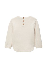 Pull en maille pour bébé de couleur écru à manches longues, avec trois boutons marron au niveau du col arrière et des poignets et ourlet côtelés.
