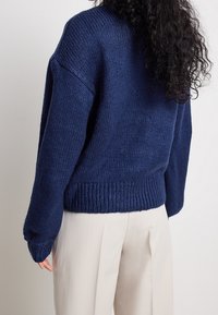 NA-KD Stickad tröja - blue