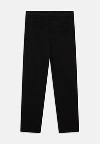 Name it NKMSILAS TAPERED PANTS - Egyenes szárú farmer - black