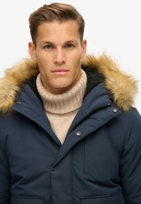 Superdry & Co EVEREST HOODED PUFFER  - Chaqueta de invierno - nordic chrome navy