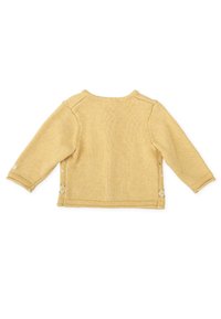 Suéter de bebé amarillo de manga larga de punto con un patrón de puntada simple y cuello redondo, mostrado desde la parte posterior sobre un fondo blanco.