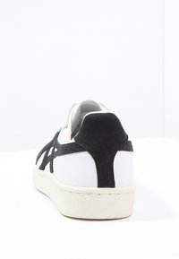 Onitsuka Tiger GSM - Sneaker low - white/black