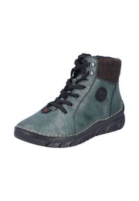 Zielony skórzany botek na kostkę z czarnymi sznurowadłami, brązowym dzianym mankietem, okrągłym logo i teksturowaną gumową podeszwą. Posiada kontrastujące przeszycia.