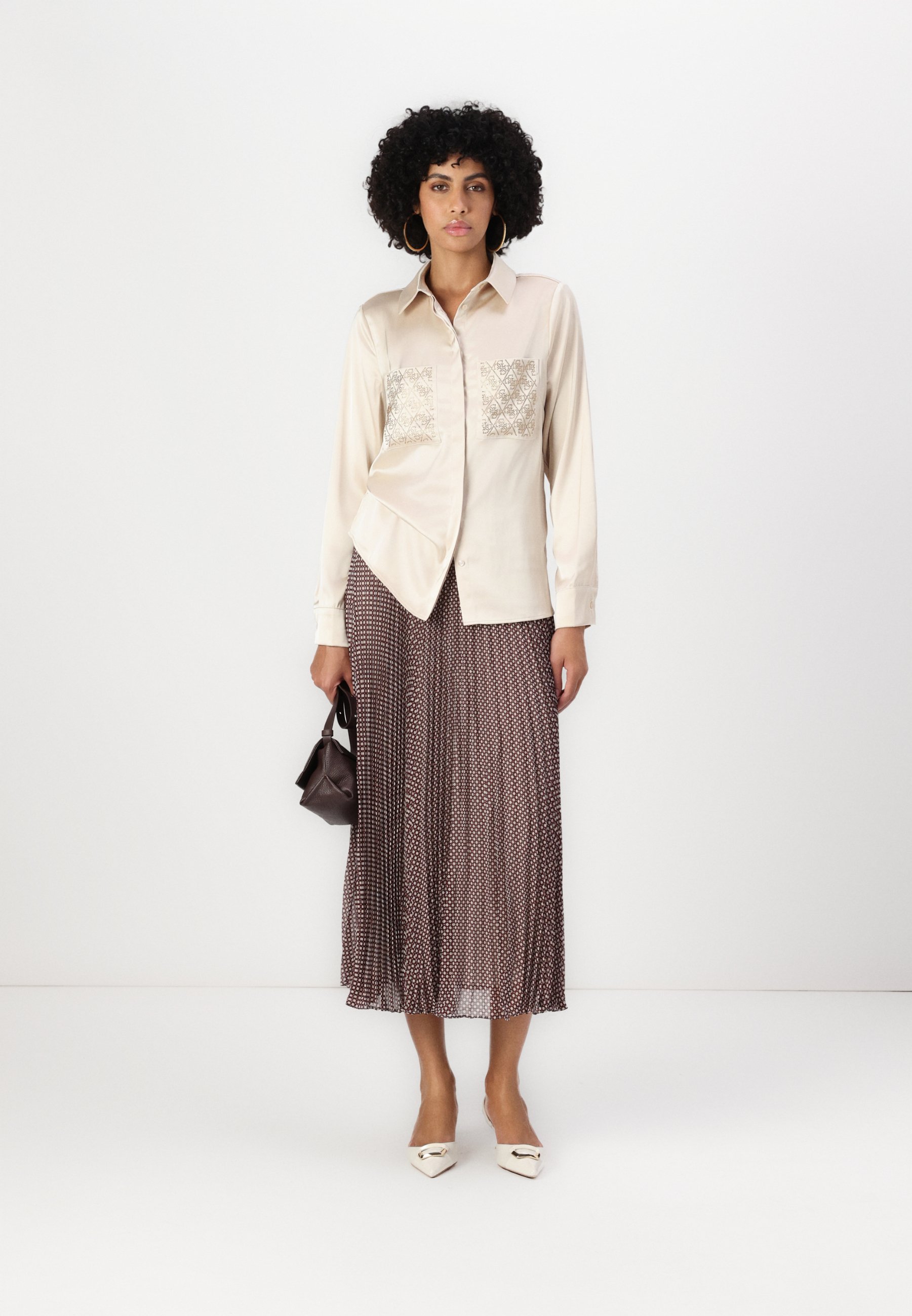 Guess MARGUERITE HOTFIX POKETS SHIRT - Button-down blouse - pearl