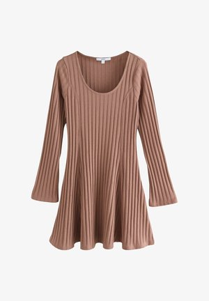 Ribbed pitkähihaine mekko haalistuneessa persikkavärissä, jossa on pyöreä pääntie, levenevät hihat ja A-linjainen siluetti. Pehmeä rakenne.