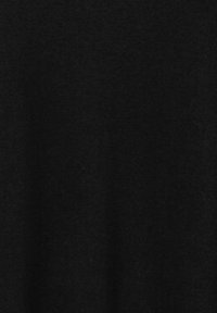 Tessuto di cotone nero con una texture liscia, senza modelli o disegni visibili. Il materiale appare leggero e ha una leggera lucentezza.