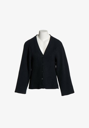 Cardigan en maille côtelée noire avec manches longues et cinq boutons à l'avant, présenté sur un torse de mannequin blanc.