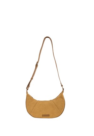 Piccola borsa a tracolla color tan in velluto a coste a forma di mezzaluna con tracolla regolabile e etichetta frontale discreta.