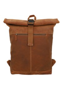 Hnedý kožený batoh s rolovacím vrchom, so zipsom na prednej strane, nastaviteľnými popruhmi na plecia a vystuženými švami. Hladký povrch a pevný dizajn.