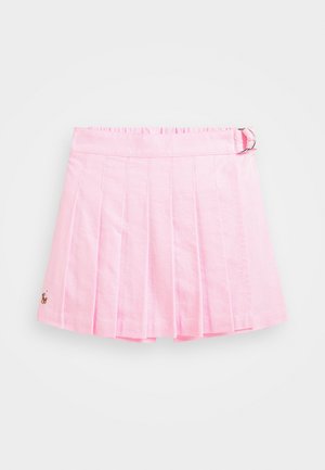 Ροζ πλισέ φούστα από ελαφρύ ύφασμα, με ζώνη που έχει λεπτομέρεια αγκράφας και μικρό κεντημένο λογότυπο κοντά στο στρίφωμα.
