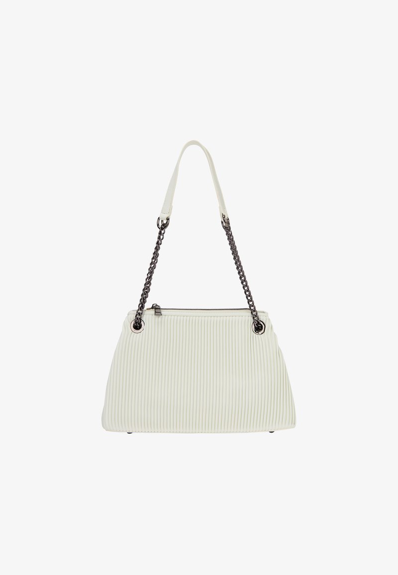 Hvid plisseret håndtaske med lynlås, udstyret med en kædestropp og metalhardware-detaljer. Blød tekstur og struktureret form.