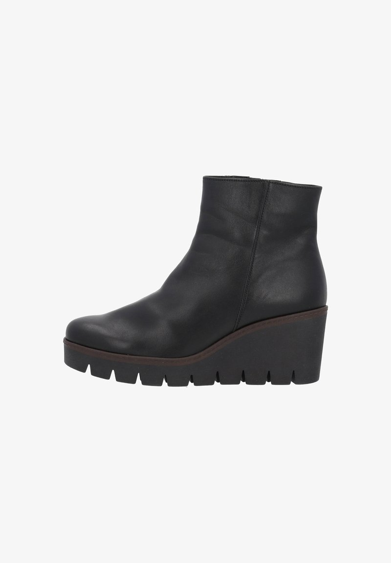 Bottine en cuir noir avec semelle compensée et fermeture éclair latérale, bout arrondi lisse et semelle à crampons profonds pour une bonne adhérence.