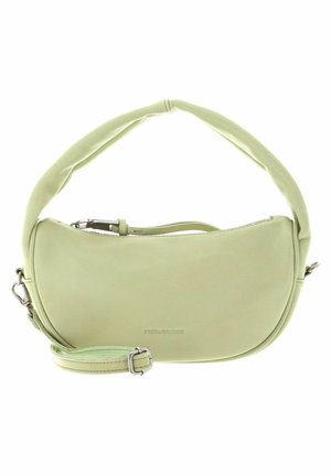 Zelená kožená kabelka přes rameno s prohnutým tvarem, odnímatelným popruhem, zipovým zavíráním a hladkou texturou. Na přední straně je značka.