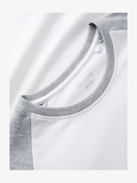 Unausgewählt, white and grey