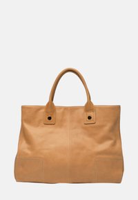 Sac fourre-tout en cuir beige avec deux poignées, accents de quincaillerie carrés, forme rectangulaire plate et détails de couture minimalistes sur les côtés.