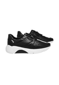Schwarze Leder-Sneaker mit strukturierter Oberfläche, ausgestattet mit weißen Gummisohlen, runden Zehen und schwarzen Schnürsenkeln. Mit einem Logo-Patch akzentuiert.