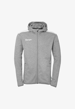 Grå hættejakke med lynlås foran, elastiske manchetter og to sidelommer. Har en hvid accent på skuldrene og et logo på brystet.