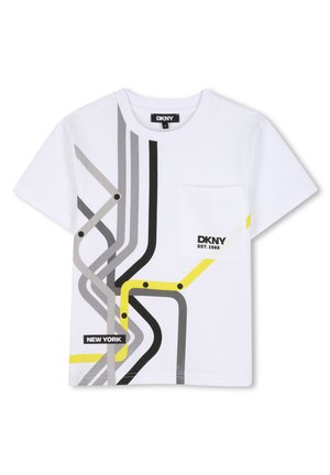 T-shirt blanc à manches courtes avec un design abstrait de la carte du métro de New York en noir, gris et jaune, et une petite poche poitrine avec le logo DKNY.