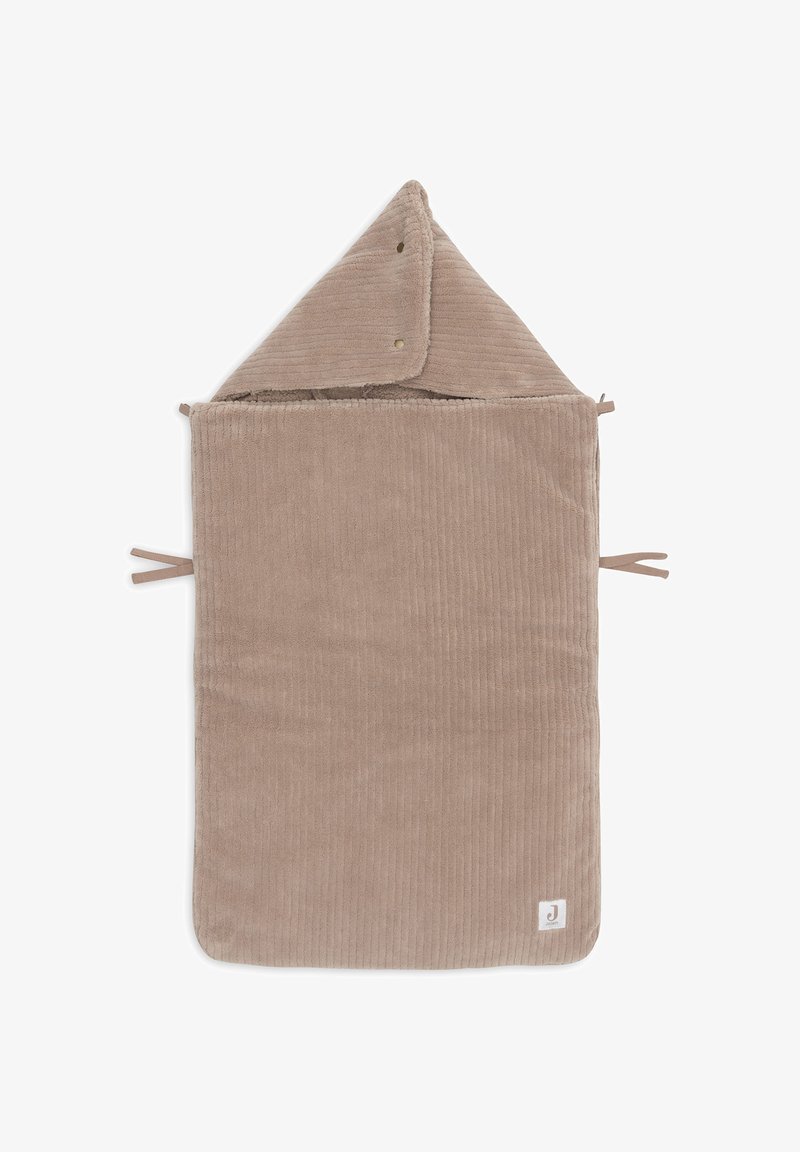 Kapdoek in zacht beige corduroy met een gevoerde binnenkant. Beschikt over een driehoekige capuchon en strikken aan beide zijden voor een veilige omslag.