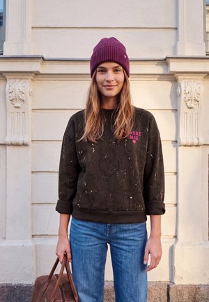 Street One Studio, LOOSE-FIT SWEATSHIRT WITH SNAKE PRINT - Sweatshirt - charred brown