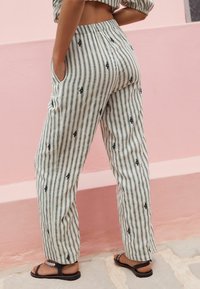 Next REGULAR FIT-WIDE LEG - Tygbyxor - black white stripe