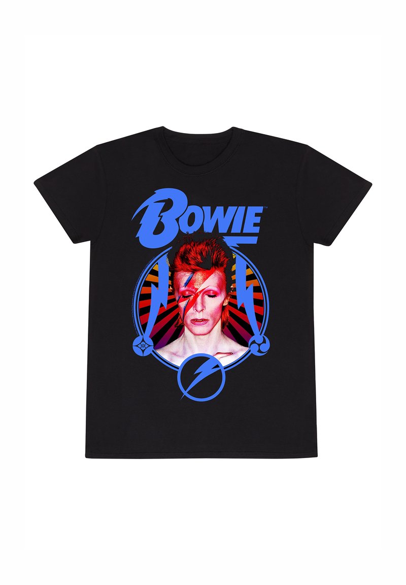 T-shirt nera con un design grafico di una persona con capelli rossi e trucco sul viso. Il testo "Bowie" è in blu, con accenti circolari.
