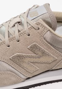 New Balance Tenisky - grey