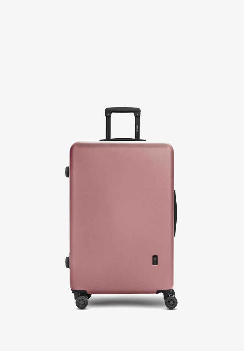 Gran maleta rígida rectangular rosa con cuatro ruedas y un mango telescópico negro extensible.