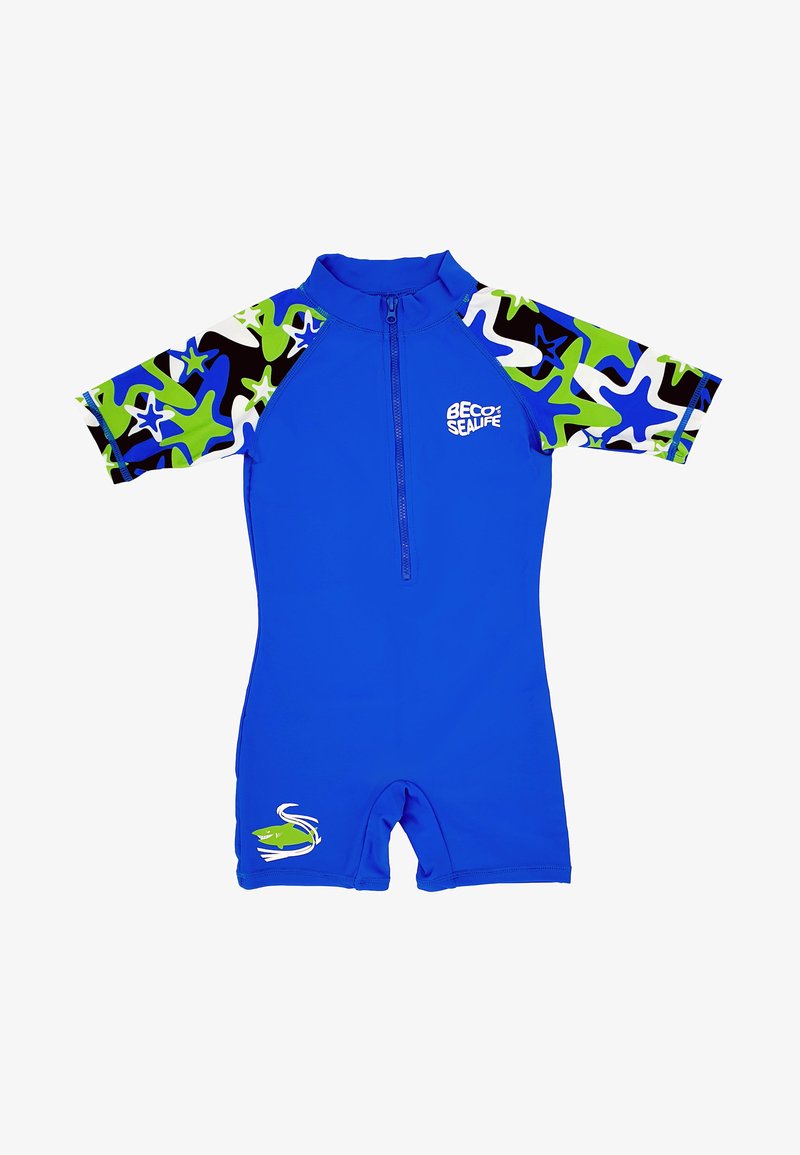 Kurze blaue Neoprenanzug mit bunten, abstrakten Camouflageärmeln und einem Reißverschluss vorne. Mit einem grünen Logo am unteren linken Bein.