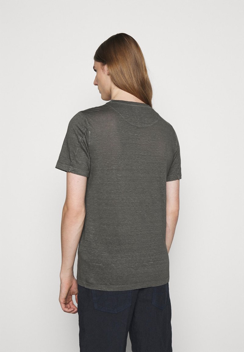 Herren Bekleidung | 120% Lino SHORT SLEEVE T-Shirt basic iron/anthrazit - IG28558 Herren Bekleidung | 120% Lino SHORT SLEEVE T-Shirt basic iron/anthrazit - IG28558