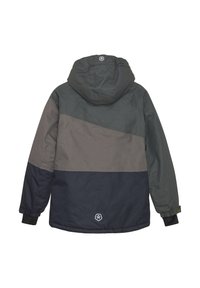 Veste matelassée en marine foncé, gris et vert olive. Dispose d'une capuche, de poignets élastiques et d'un logo dans le dos. Le matériau semble résistant à l'eau.