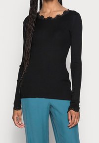 Rosemunde Långärmad tröja - black