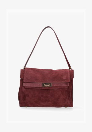 Sac à épaule en daim bordeaux avec une sangle unique et une fermeture rectangulaire dorée à clapet sur le devant.