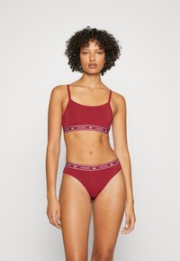 Lacoste - Stringi