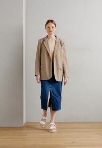 Thumbnail Image 2