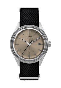 Zegarek Timex Marlin z kopertą ze srebrnej stali nierdzewnej, beżową tarczą, czarnym plecionym paskiem oraz wyświetlaczem daty na pozycji godziny trzeciej.