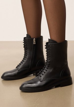 Stivaletti stringati - black