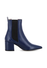 Bottines en cuir bleu marine avec un bout pointu, des panneaux latéraux élastiques et un talon sabot. Texture lisse avec un tissu noir contrastant.