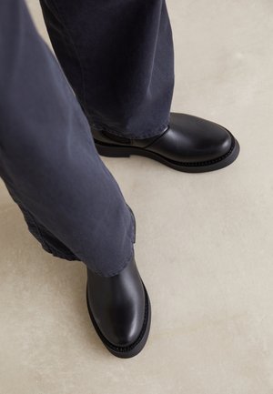 Tommy Jeans CHELSEA FLAT BOOT - Plateaustiefelette - black