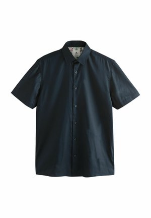 Camisa de botones de manga corta en tela azul marino oscura con una textura suave, botones de plástico y un cuello interior con un patrón floral.